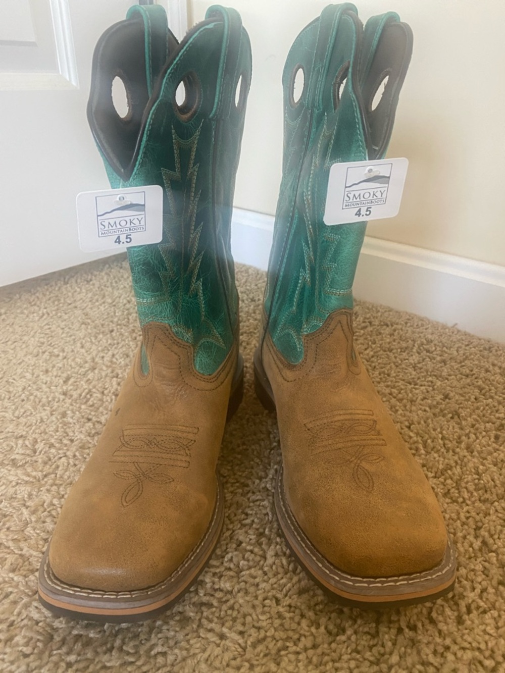 Smoky mountain Boots cowboy tan & turquoise boots NWT, never worn, size 4.5 R